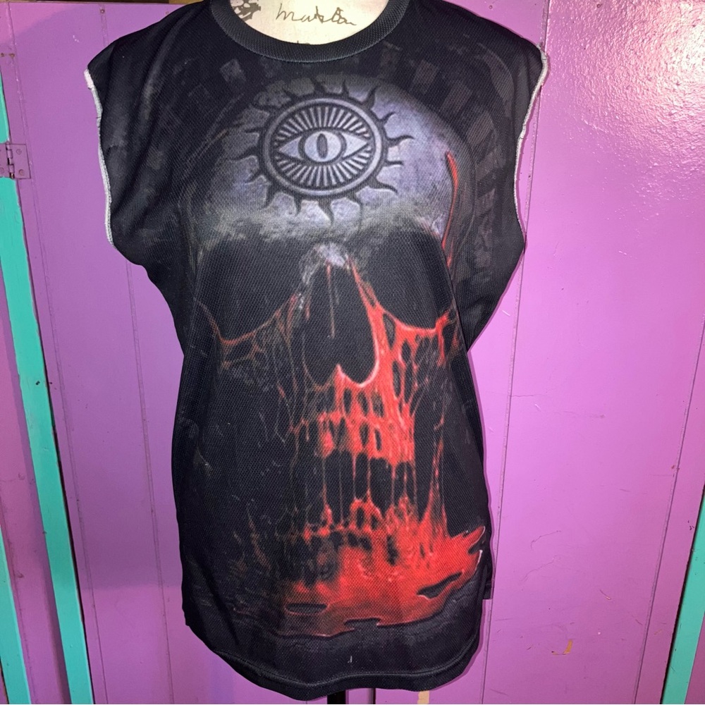 Black and Red Graphic Sleeveless Top